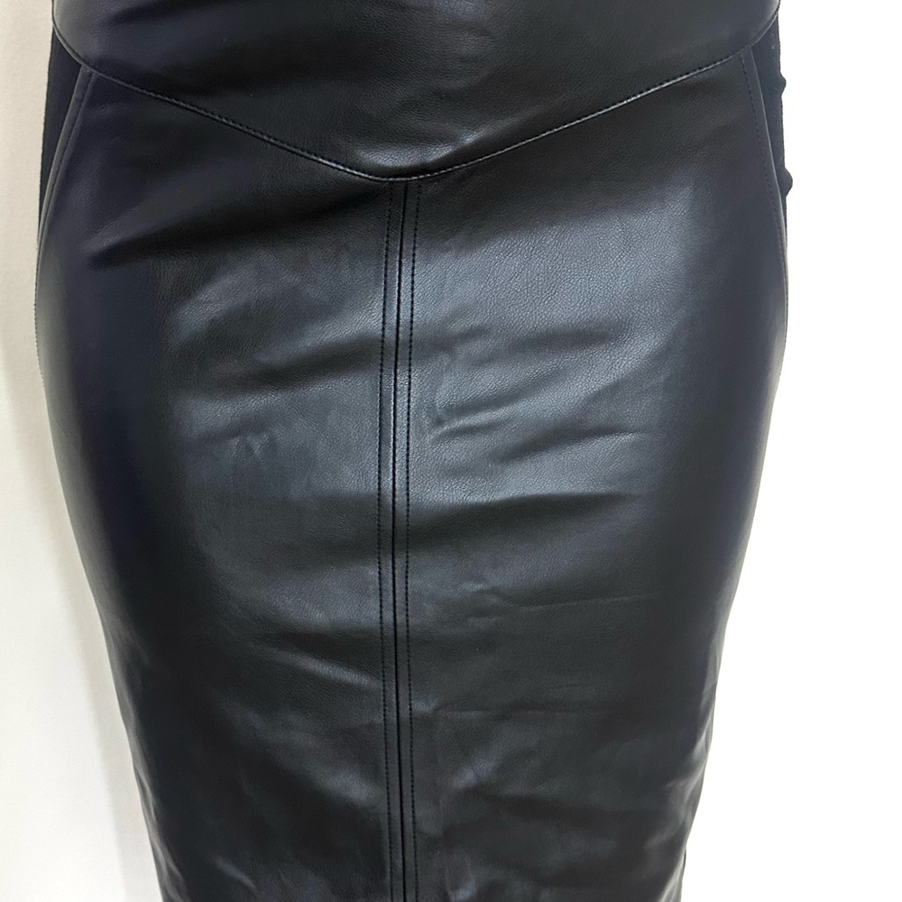 Chic Black Leather Pencil Skirt